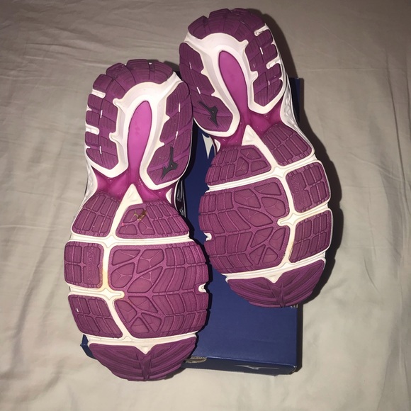 Mizuno Women’s Wave Inspire 14, Size 8 - Picture 5 of 6